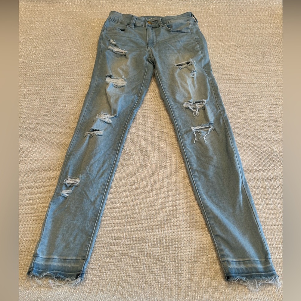 American Eagle distressed  Denim Jeans Hi-Rise